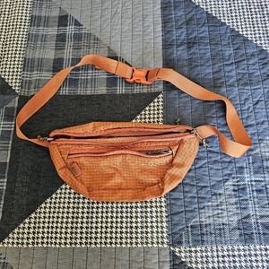 REI Trail 2 Waist Pack